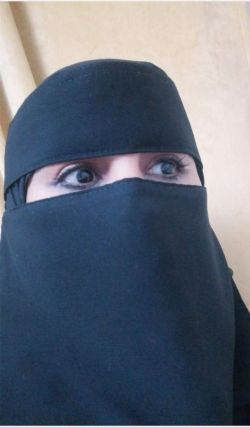الشاعرة جميله خميس.