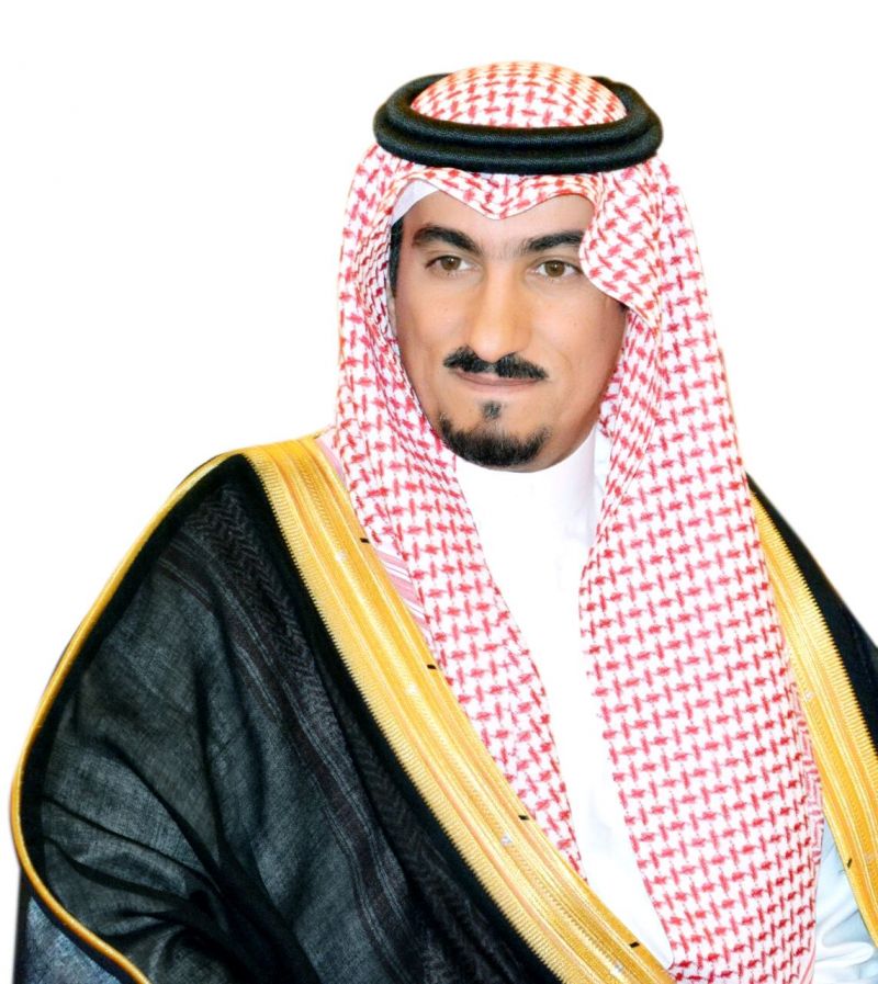 ابن مشيط ينقل تعازي القيادة إلى أسر الشهداء محمد وسلطان القحطاني .