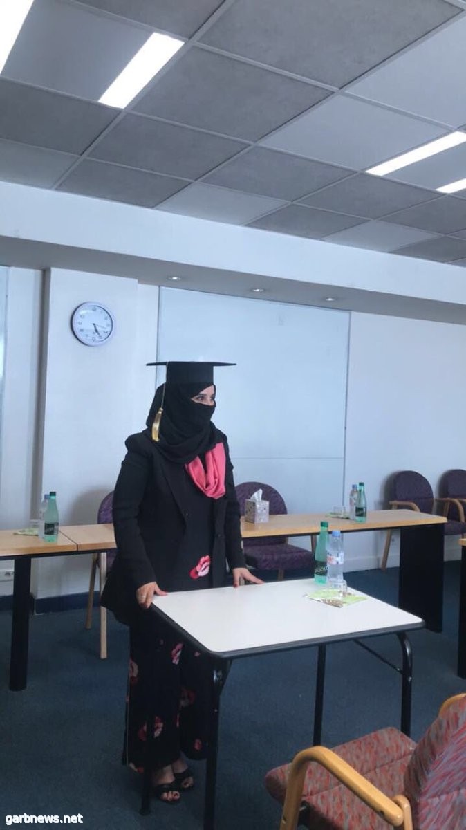 ثنوى العمري تحتفل بحصولها على درجة الدكتوراه في القانون التجاري الدولى