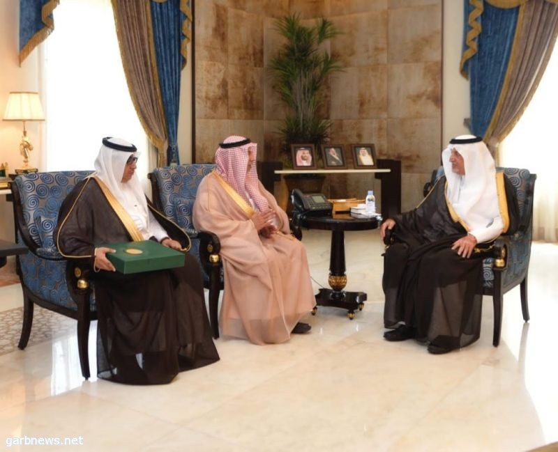 أمير منطقة مكة المكرمة يلتقي رئيس مؤسسة البريد السعودي المكلف