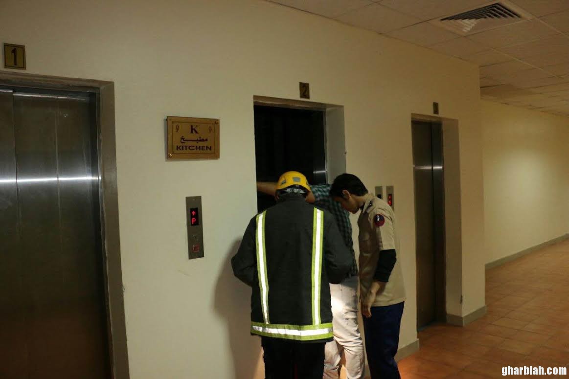 ثلاث اصابات بسبب هبوط كابينة مصعد بفندق  بمحبس الجن والدفاع المدني يباشر الحادث