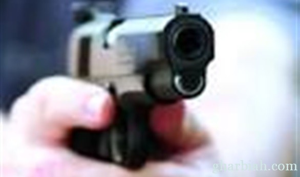 ضابط شرطة يطلق الرصاص علي زوجته وزميلها بعد رؤيتهما داخل شقته