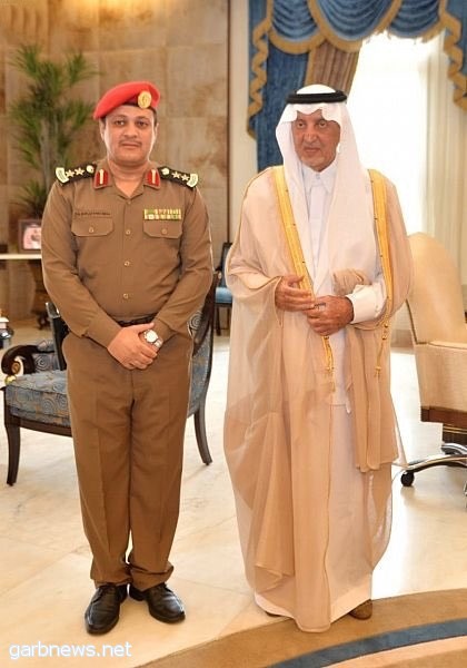 الأمير خالد الفيصل يقلد مساعد قائد أمن الإمارة بجدة رتبته الجديدة