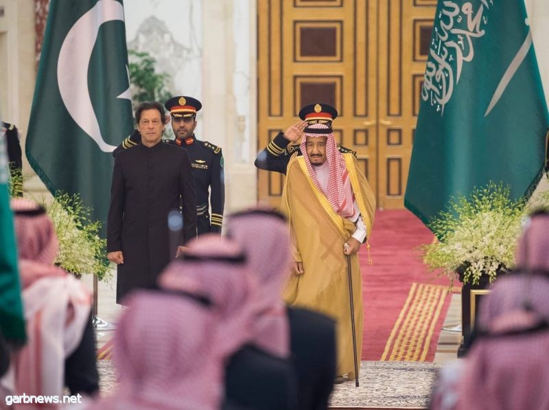 خادم الحرمين الشريفين يستقبل رئيس وزراء جمهورية باكستان ويقيم مأدبة غداء تكريماً له