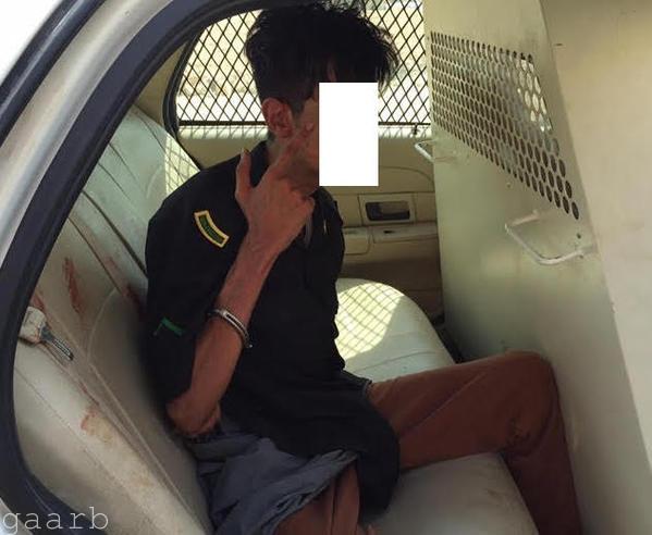 حدث سعودي مخمور ينتحل صفة رجل أمن ويعتدي على مقيم ويهدد سائقي السيارات