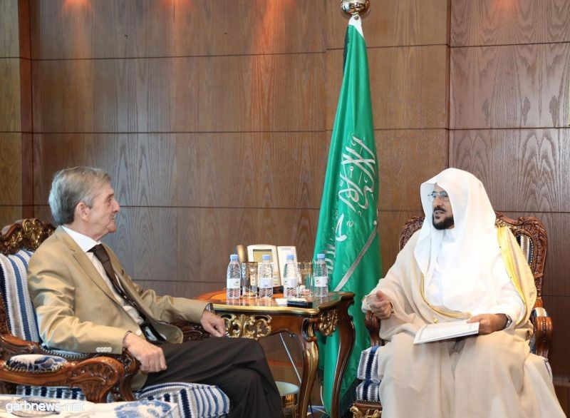 وزير الشؤون الإسلامية التقى السفير الجزائري لدى المملكة