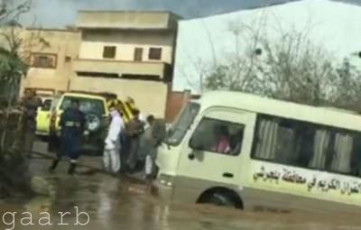 إنقاذ ثلاث معلمات احتجزتهن السيول في الباحة