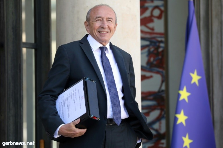 ماكرون يرفض إستقالة وزير الداخلية الفرنسي
