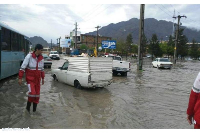 غضب الطبيعة .. غرق ست محافظات إيرانية جراء الفيضانات والأمطار الغزيرة