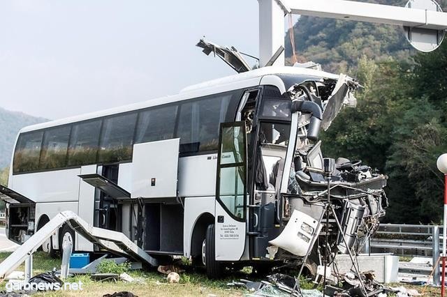 إصابة 15 شخصا في حادث حافلة سياحية ألمانية في سويسرا