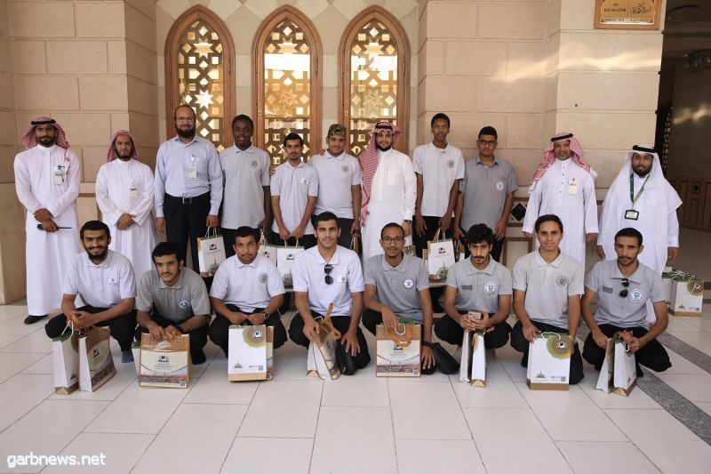 وكالة المسجد النبوي تستقبل طلاب من متدربي الكلية التقنية بالمدينة المنورة من ذوي الإعاقة السمعية