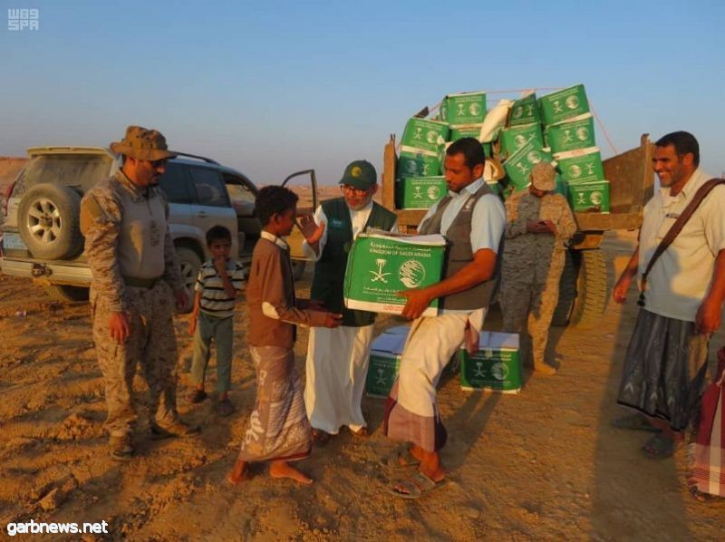 مركز الملك سلمان للإغاثة يوزع سلالاً غذائية و50 خيمة في العبري وقشن بمدينة الغيظة