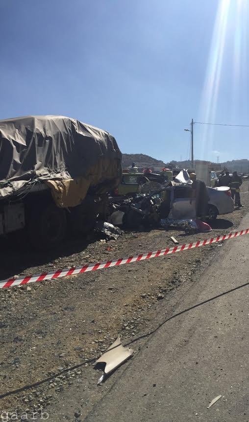 وفاة اثنان واصابة الثالث في حادث تصادم بالباحة