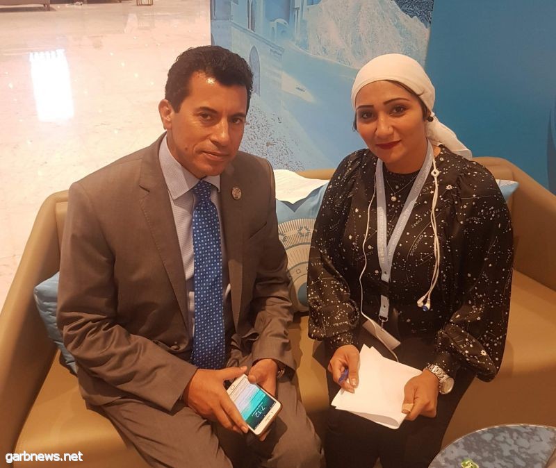 إشادة واسعة بحوار سارة عبد الباري مع وزير الرياضة على راديو مصر في مؤتمر شباب العالم
