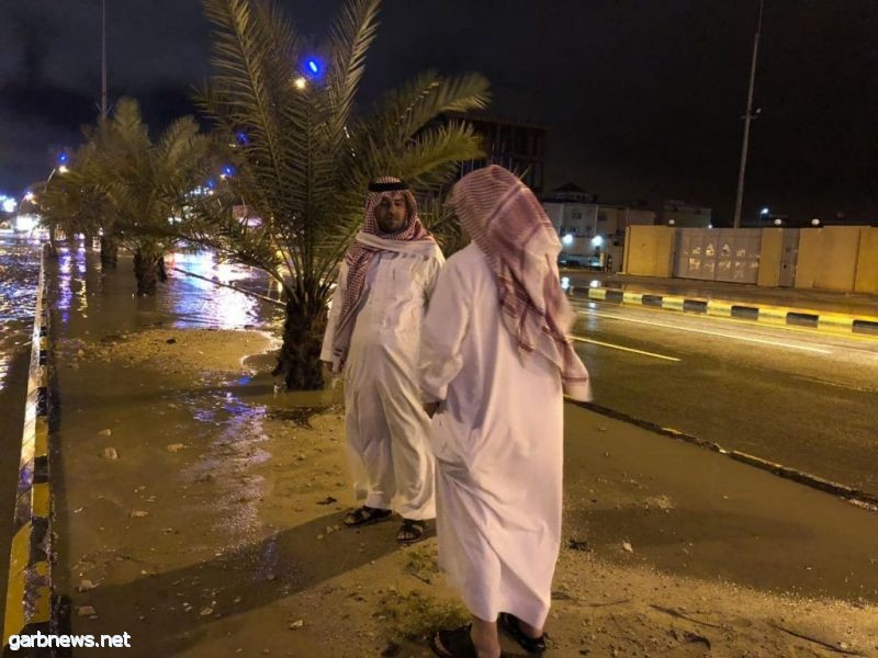 محافظ الخفجي يتفقد أحياء وشوارع المحافظة بعد هطول الأمطار