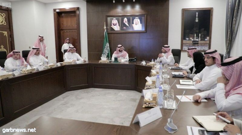 نائب أمير منطقة مكة المكرمة يطلع على ملامح لبرنامج تطوير العمل بوزارة الداخلية