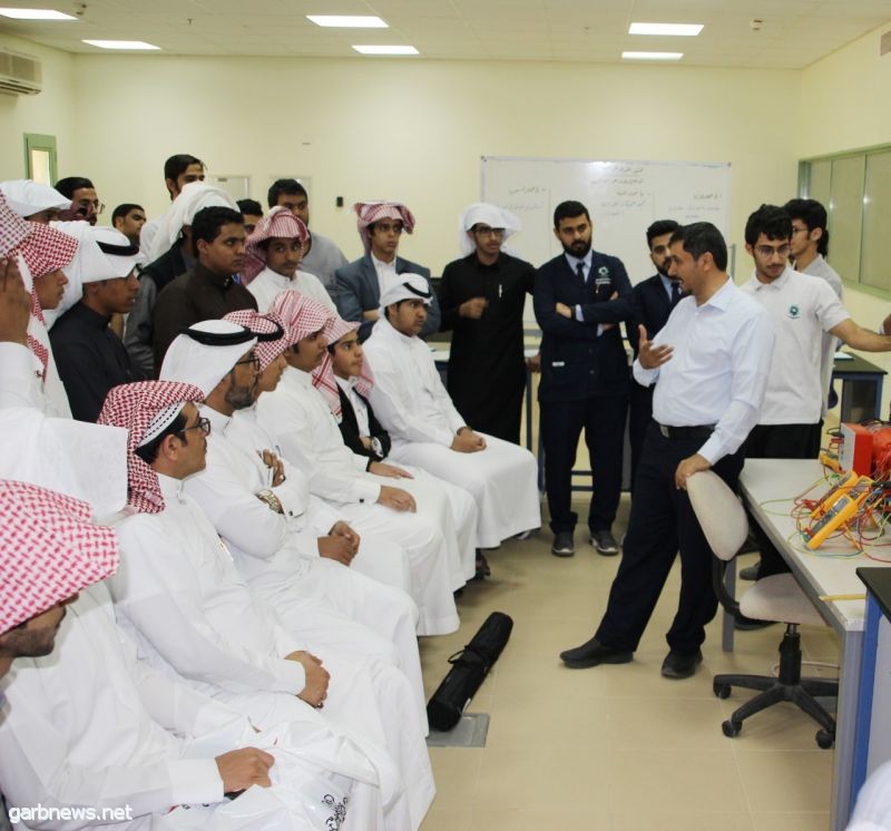 طلاب "ثانوية الملك فهد" يزورون كلية التقنية بنجران