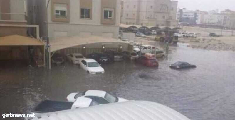 الكويت تبدأ تعويض المواطنين والوافدين عن الخسائر جراء الأمطار والسيول..