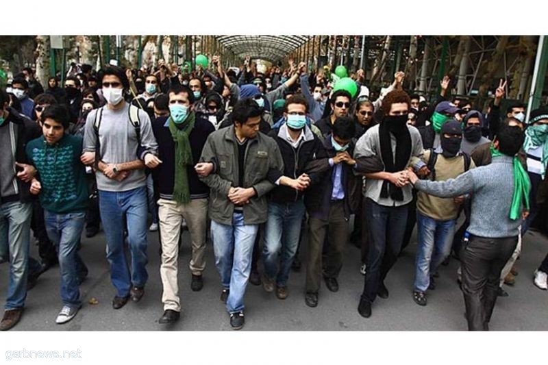 الذعر يسود النظام الإيراني وتحذيرات من انشقاق المؤسسات العسكرية