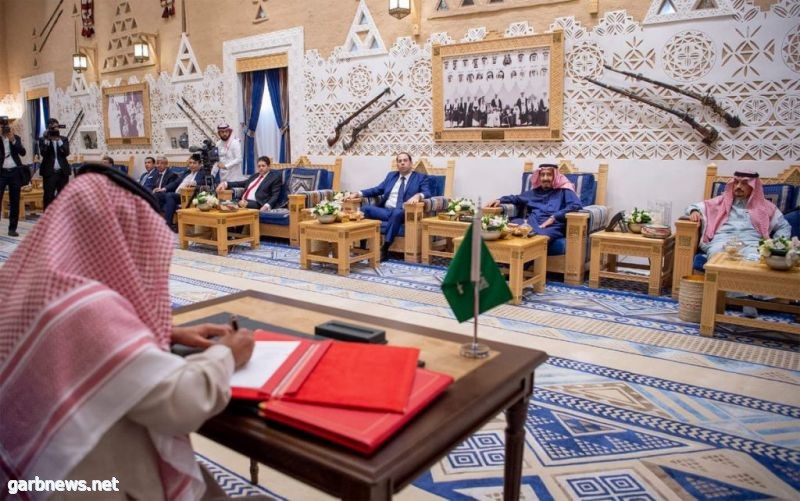 خادم الحرمين الشريفين ورئيس الحكومة التونسية يحضران توقيع اتفاقيتين ومذكرة تفاهم بين المملكة وتونس