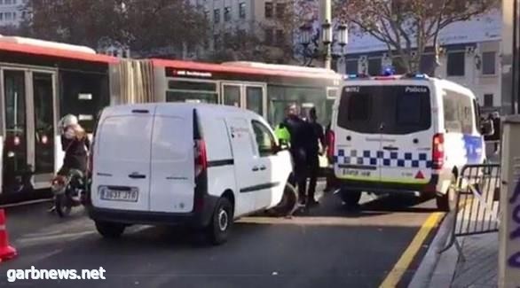 برشلونة: اعتقال شخص بعد اصطدامه بعناصر مكافحة الإرهاب