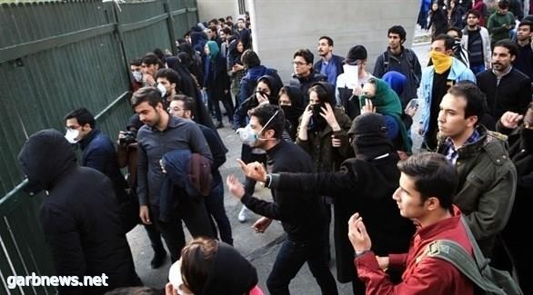 إيران: مئات الطلاب يتظاهرون للمطالبة باستقالة مسؤولين جامعيين