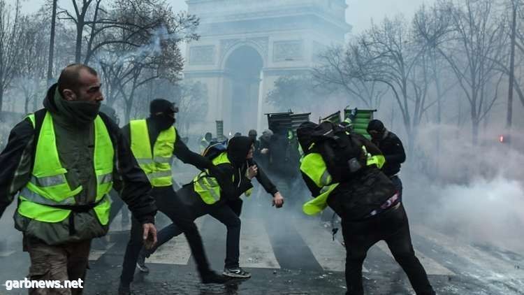 صدامات بين "السترات الصفراء" والشرطة في باريس