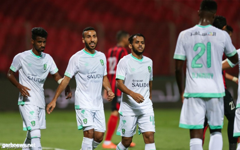 الأهلي يتغلب على الرياض برباعية