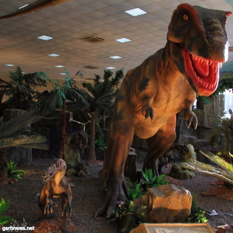 بالصور عالم الديناصورات في عسير مول