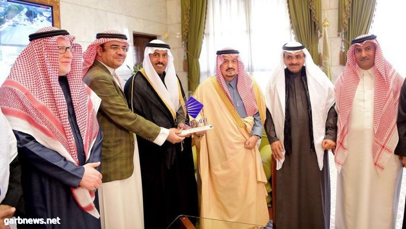أمير الرياض يستقبل رئيس وأعضاء مجلس إدارة جمعية "إعلاميون