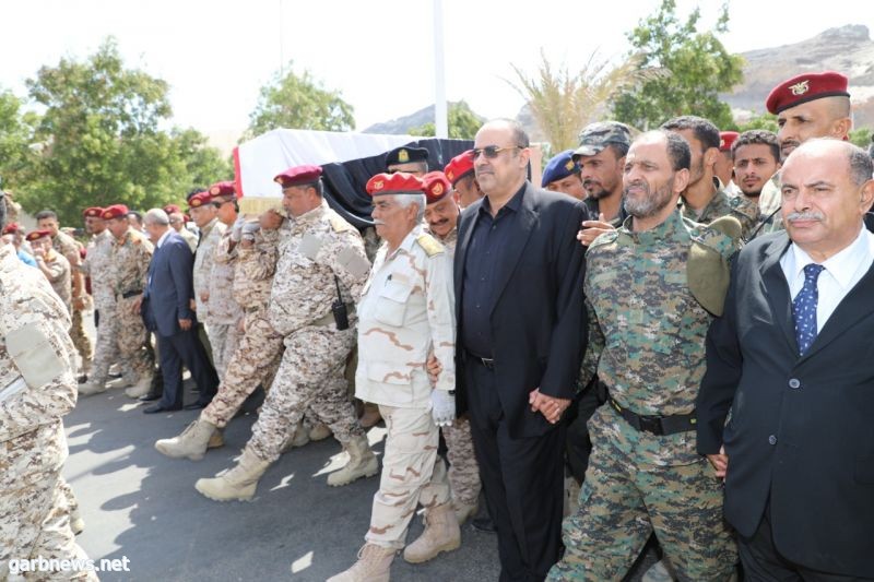 نائبا رئيس الوزراء ورئيس الاركان وقيادات اليمن يشيعون جثمان الشهيد اللواء الزنداني