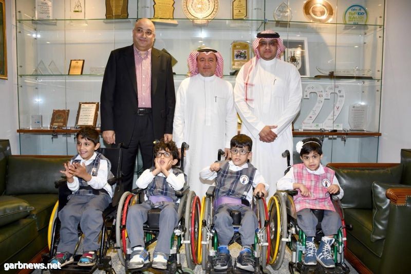 أطفال مركز الملك عبدالله بن عبدالعزيز لرعاية الاطفال المعوقين يقومون بزيارة شركة اسمنت العربية  
