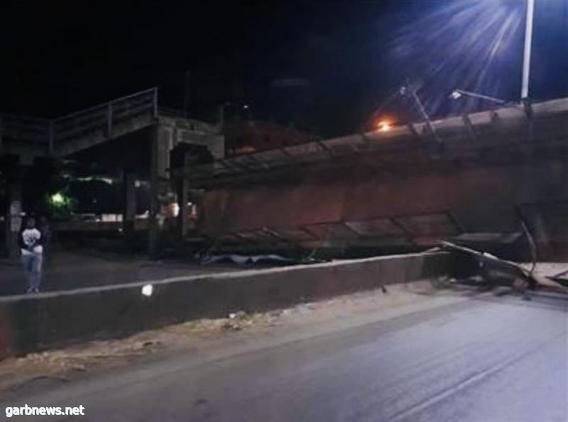 انهيار جسر مشاة بعد اصطدام سيارة به على طريق "القاهرة – الإسكندرية"