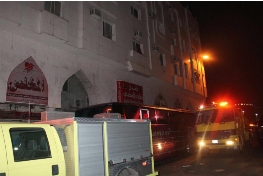 «مدني المدينة» يخلي 120 نزيل سعودي احترازياً جراء حريق شب في دار للزئرين
