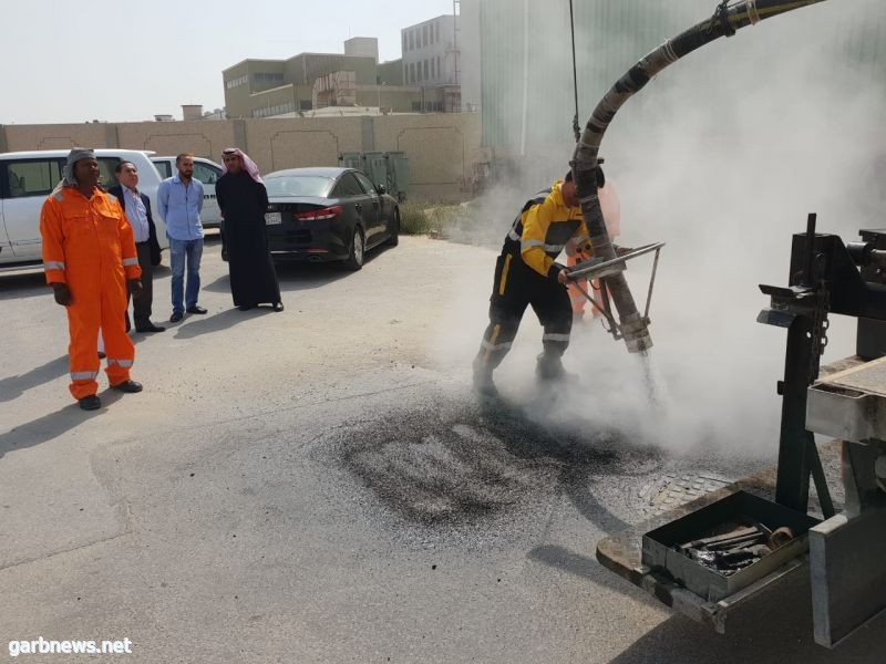 أمانة الشرقية تبدأ العمل بمعدة جديدة لمعالجة وصيانة الحفر في حاضرة الدمام