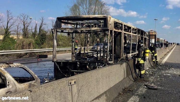 سائق يضرم النار في حافلة تقل 50 طفلاً في إيطاليا