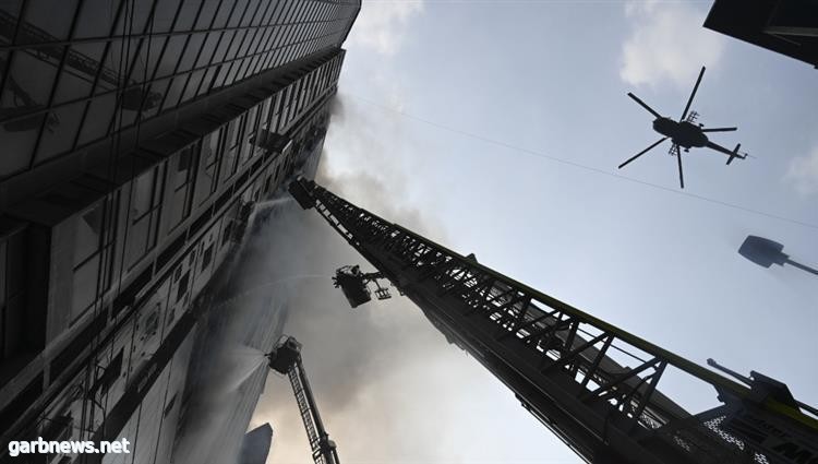 مسؤولون في بنجلادش: لا يوجد مخارج كافية للطوارئ في مبنى دمره حريق