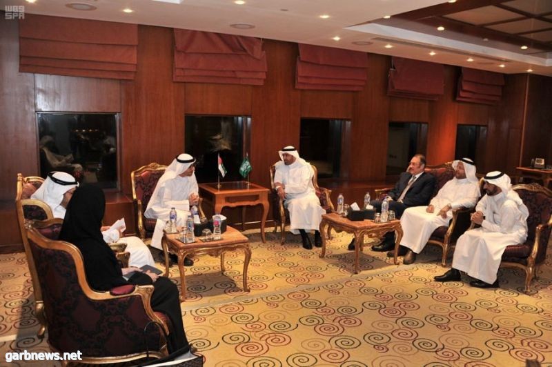 وزير العمل والتنمية الاجتماعية يلتقي وزير الموارد البشرية والتوطين بدولة الإمارات