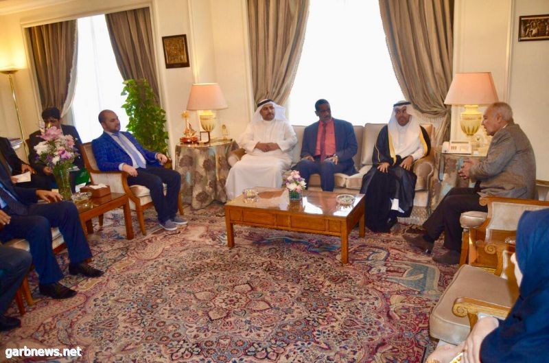 رئيس البرلمان العربي يجتمع مع الأمين العام لجامعة الدول العربية في القاهرة