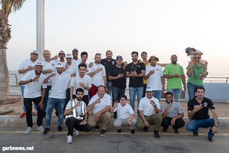 40 غواصا يشاركون في حملة "إفطارك علينا" بكورنيش جدة