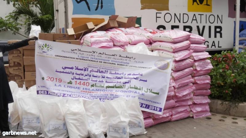 رابطة العالم الإسلامي تقدم 451 سلة غذائية إلى مؤسسة "خدمة السنغال " التابعة للسيدة الاولى"مريم فاي صال "