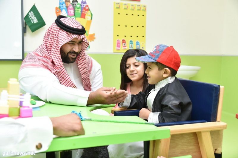 سمو أمير منطقة جازان بالنيابة يزور مركز رعاية الأطفال ذوي الإعاقة بجازان