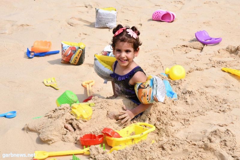 أطفال مركز الملك عبدالله بن عبدالعزيز لرعاية الأطفال المعوقين بجدة يتمتعون بشواطئ عروس البحر الأحمر