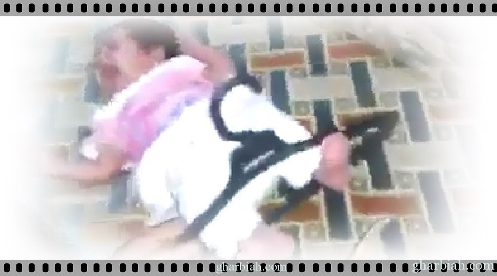 طفل رضيع يتعرض للجلد من قبل رجل وامرأة! "فيديو "