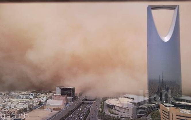 مرور الرياض : يحذر من موجة غبار وينصح بتجنب القيادة