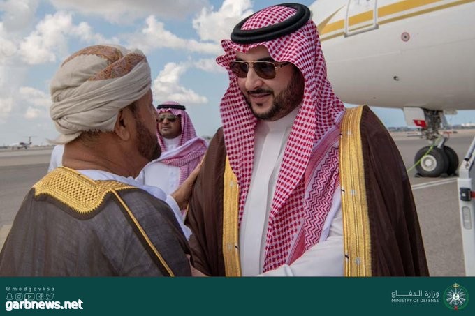 سمو نائب وزير الدفاع يصل إلى العاصمة العمانية مسقط في زيارة رسمية