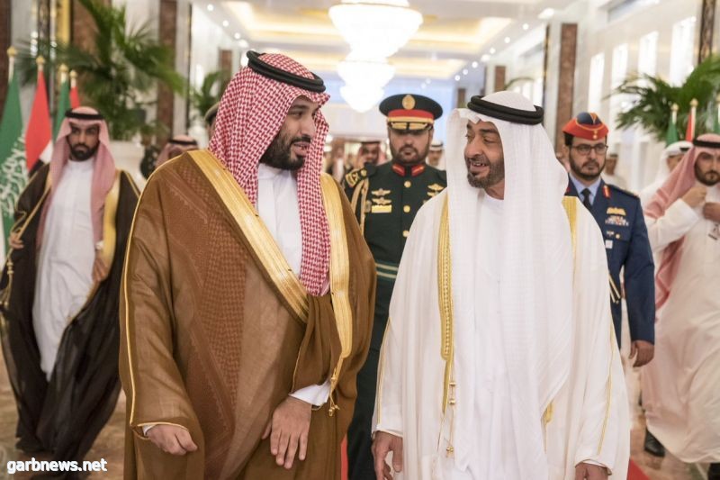 محمد بن سلمان يصل الإمارات ومحمد بن زايد في مقدمة مستقبليه