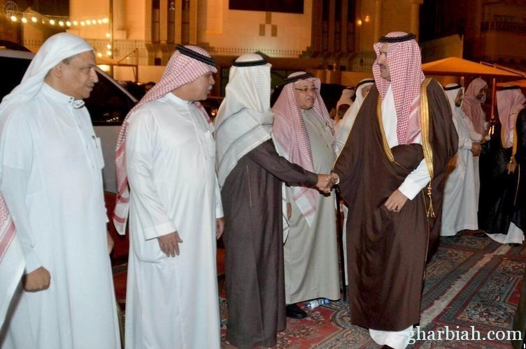 أمير المدينة المنورة يعزي أسرة كبير مؤذني المسجد النبوي