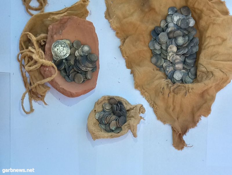 العثور علي 370 عملة معدنية مخبأة في صرر بكنيسة أبو فانا الأثرية بالمنيا