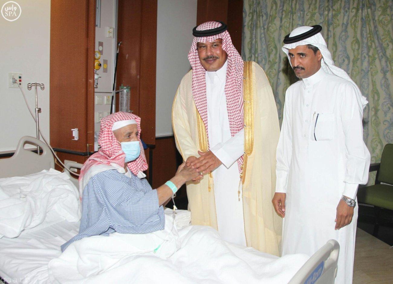 أمير منطقة الباحة يطمئن على صحة الشيخ سعد الطيار